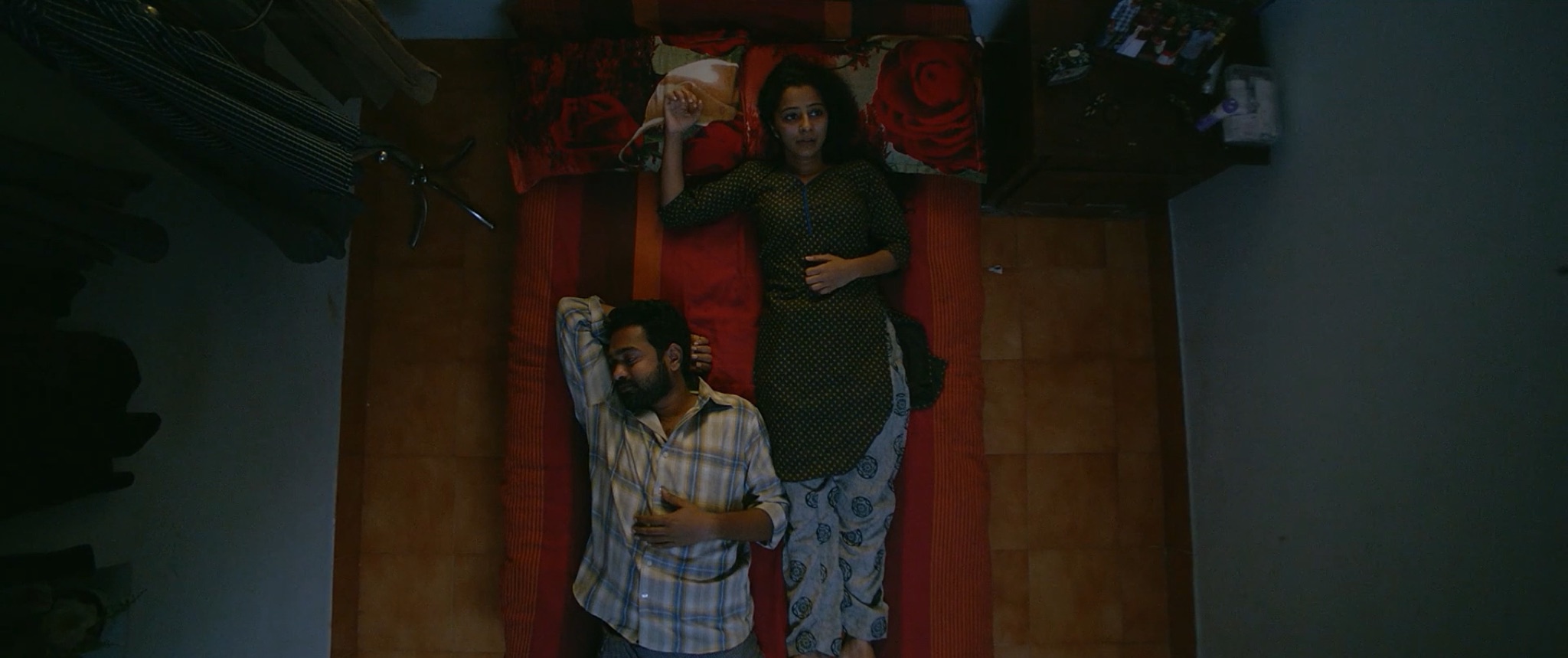 Virus still 5